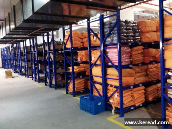 服裝廠定做貨架類(lèi)型及注意事項(xiàng)